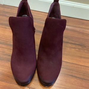 Vince Camuto burgundy booties